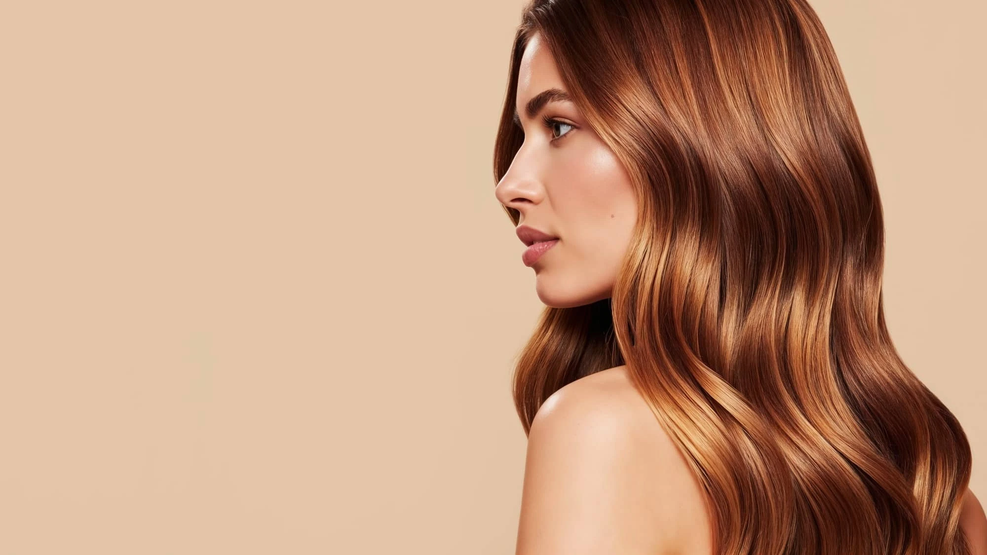 Saçlarınızı Güneşin Zararlı Etkilerine Karşı Koruma Yöntemleri: Yazın Saç Bakımı Nasıl Olmalı?